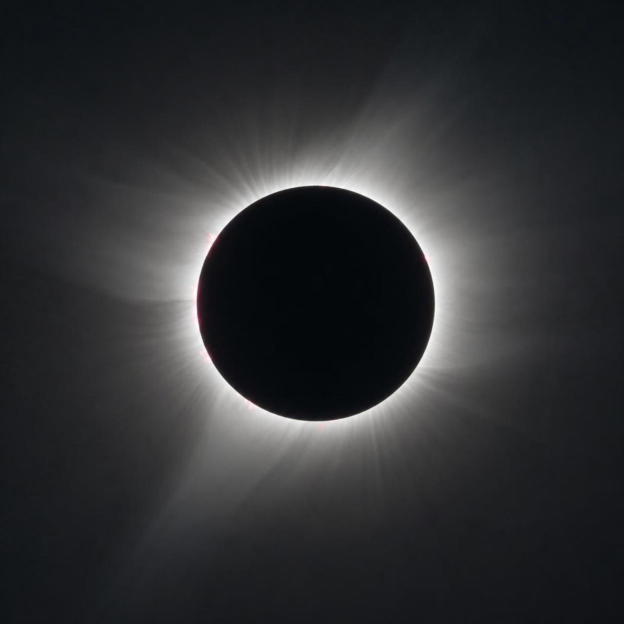 Eclissi solari: perché la Luna copre esattamente il Sole (e non durerà per sempre)