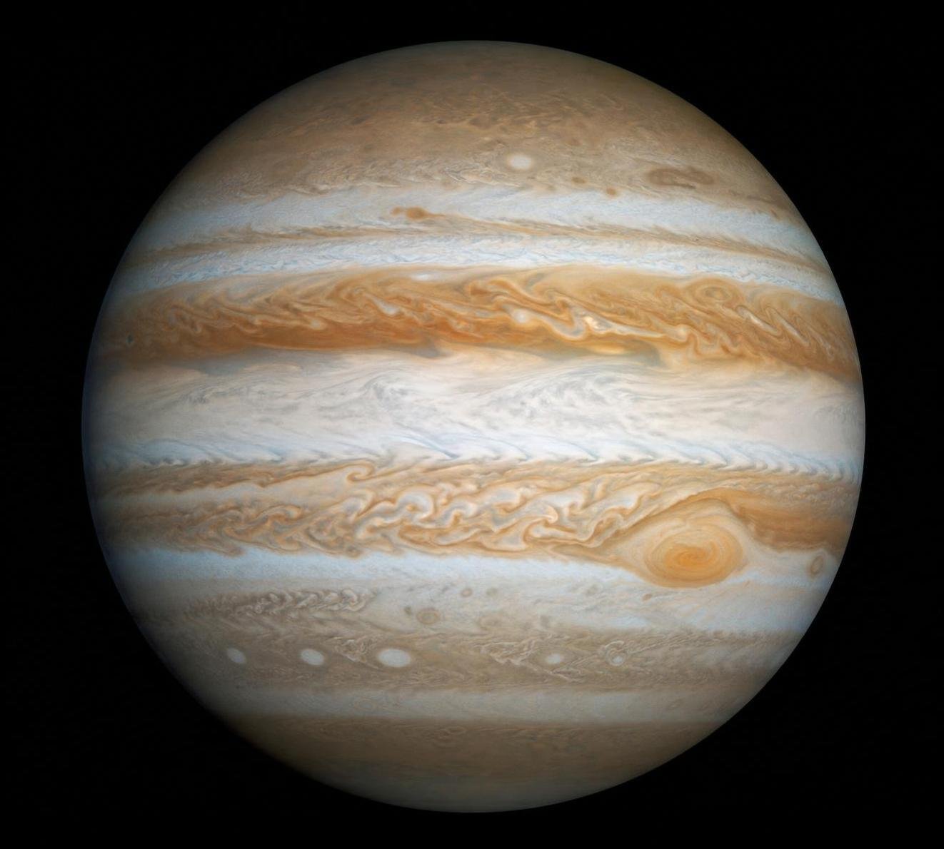 Giove: la tempesta che dura da 350 anni e le lune con oceani ghiacciati