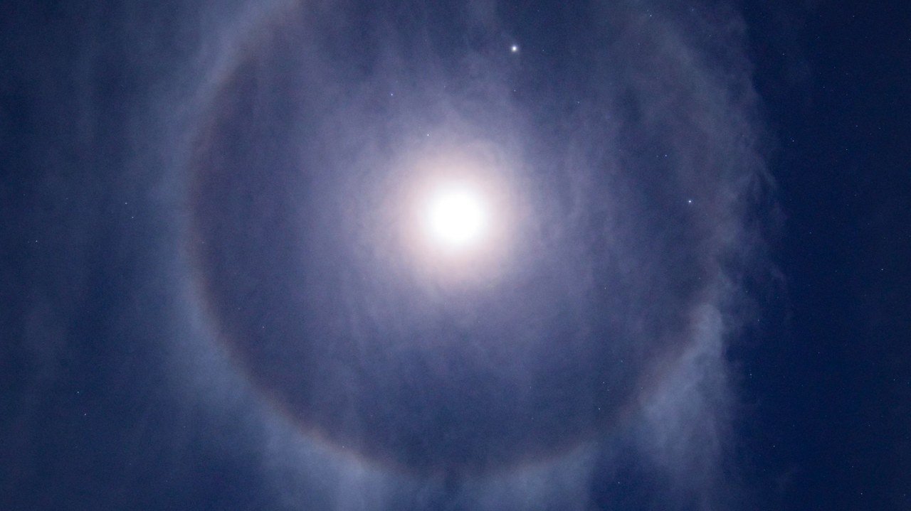 Gli aloni intorno alla Luna e al Sole: cosa sono davvero