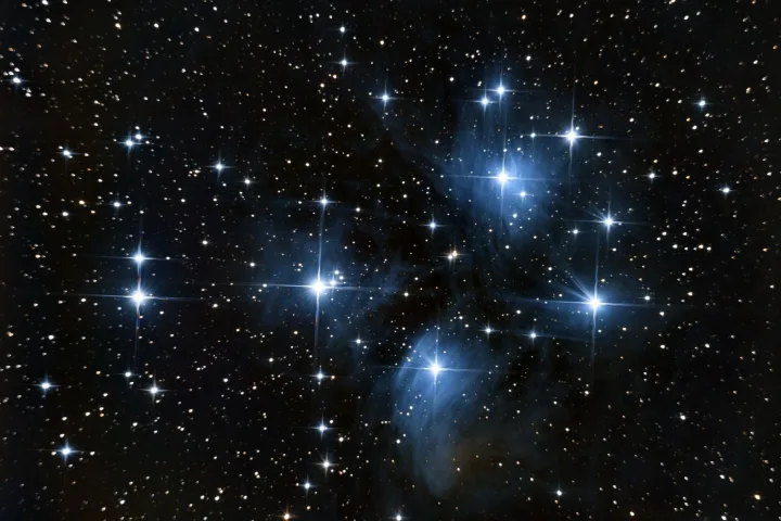 Un denso ammasso di stelle nato dalla stessa nube di gas