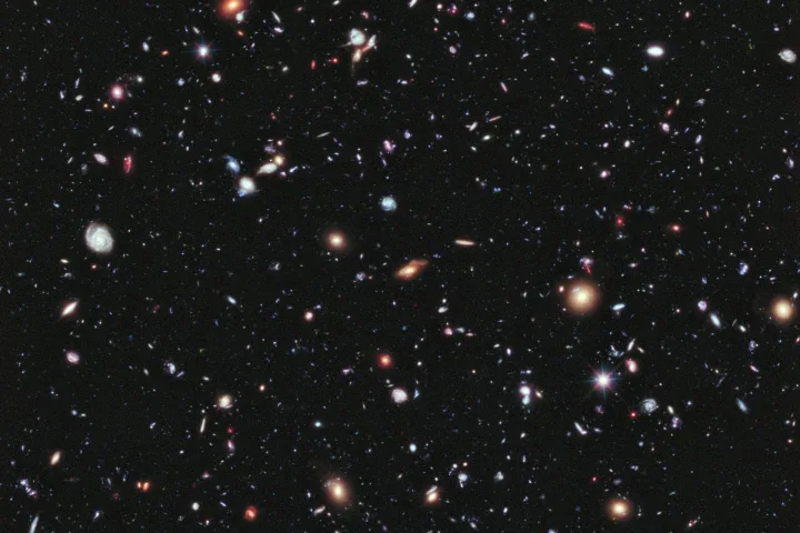 Migliaia di galassie lontanissime in un'unica immagine
